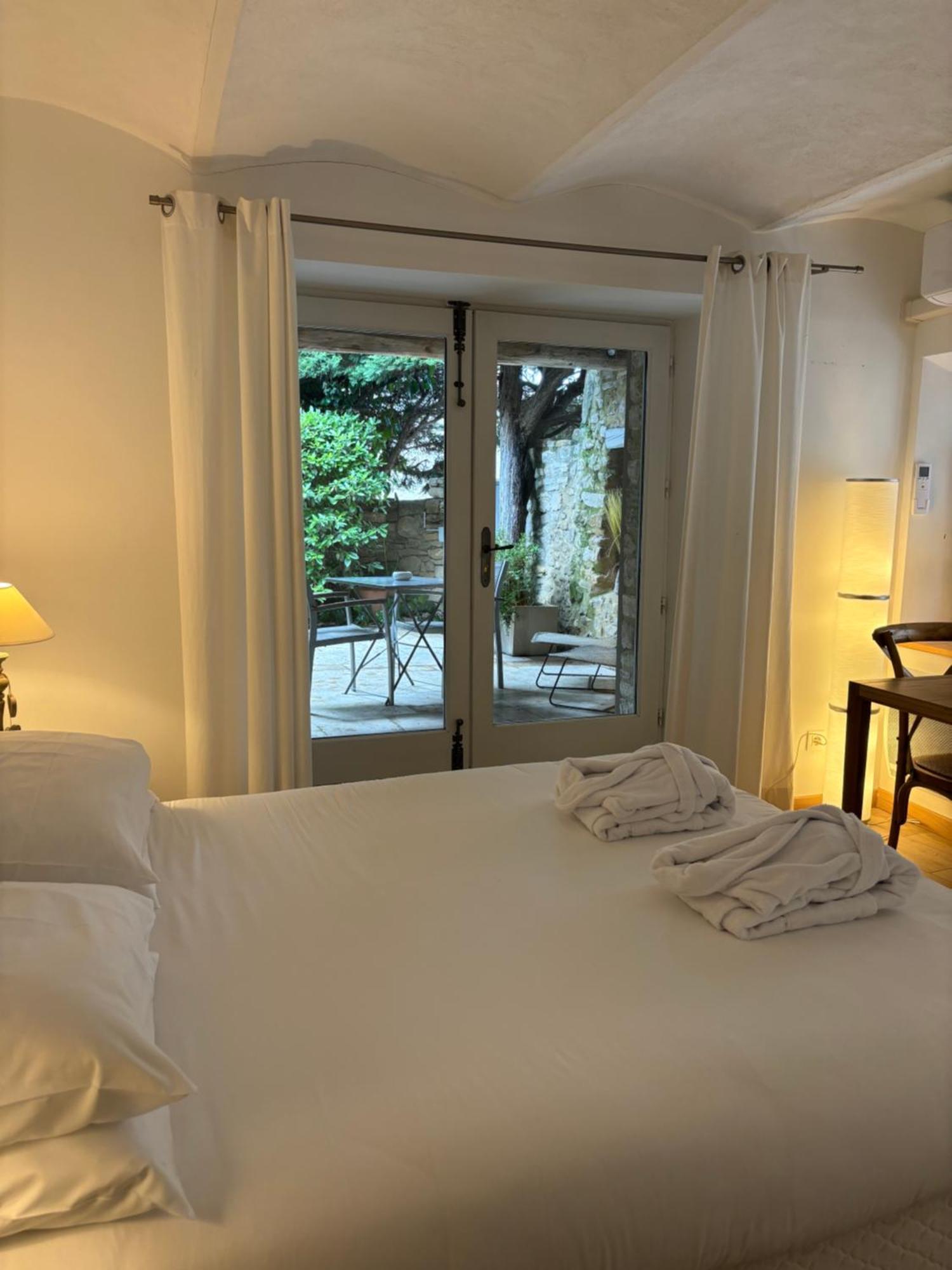 La Maison Des Vendangeurs - Table D'Hotes Le Soir Du Jeudi Au Dimanche- Jacuzzi - Balneo Spa - Acces Piscine Pour Toutes Les Chambres Sauf Studio Coquet- Piscine De Mai A Mi-Octobre Martignargues Exterior photo