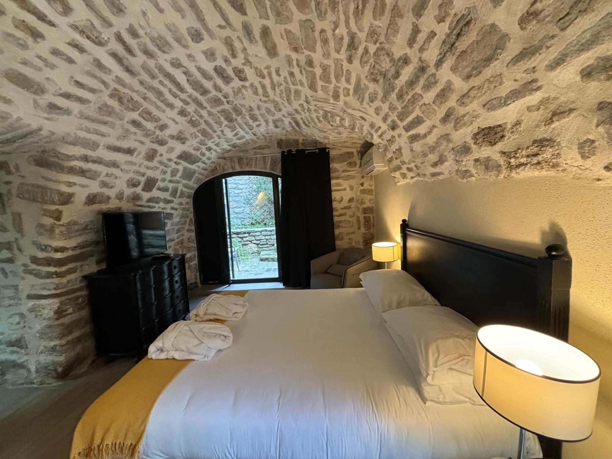 La Maison Des Vendangeurs - Table D'Hotes Le Soir Du Jeudi Au Dimanche- Jacuzzi - Balneo Spa - Acces Piscine Pour Toutes Les Chambres Sauf Studio Coquet- Piscine De Mai A Mi-Octobre Martignargues Exterior photo