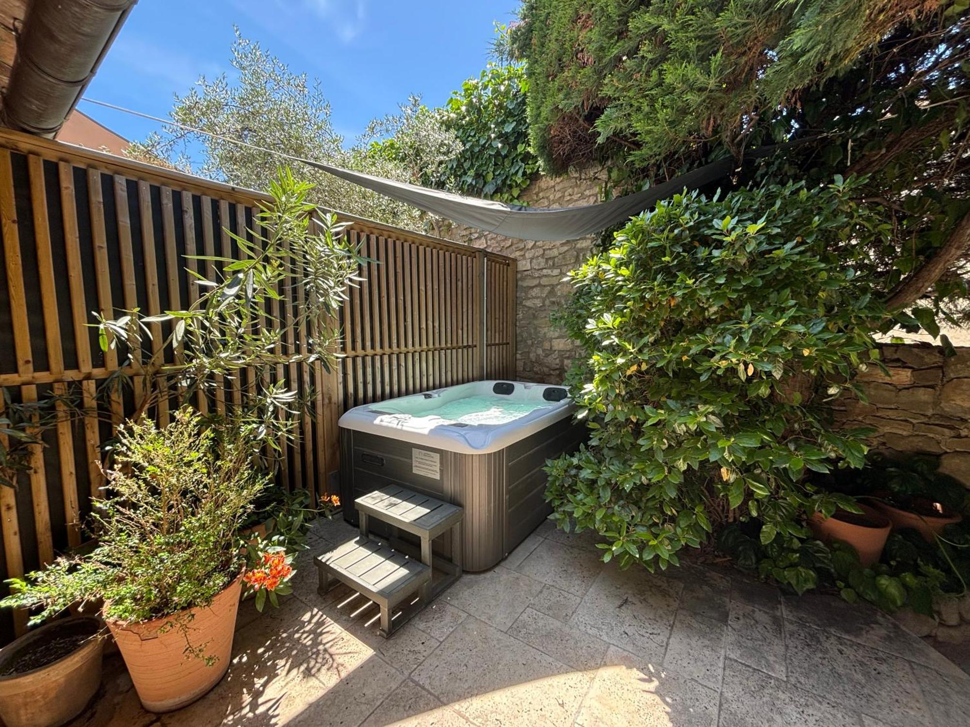 La Maison Des Vendangeurs - Table D'Hotes Le Soir Du Jeudi Au Dimanche- Jacuzzi - Balneo Spa - Acces Piscine Pour Toutes Les Chambres Sauf Studio Coquet- Piscine De Mai A Mi-Octobre Martignargues Exterior photo