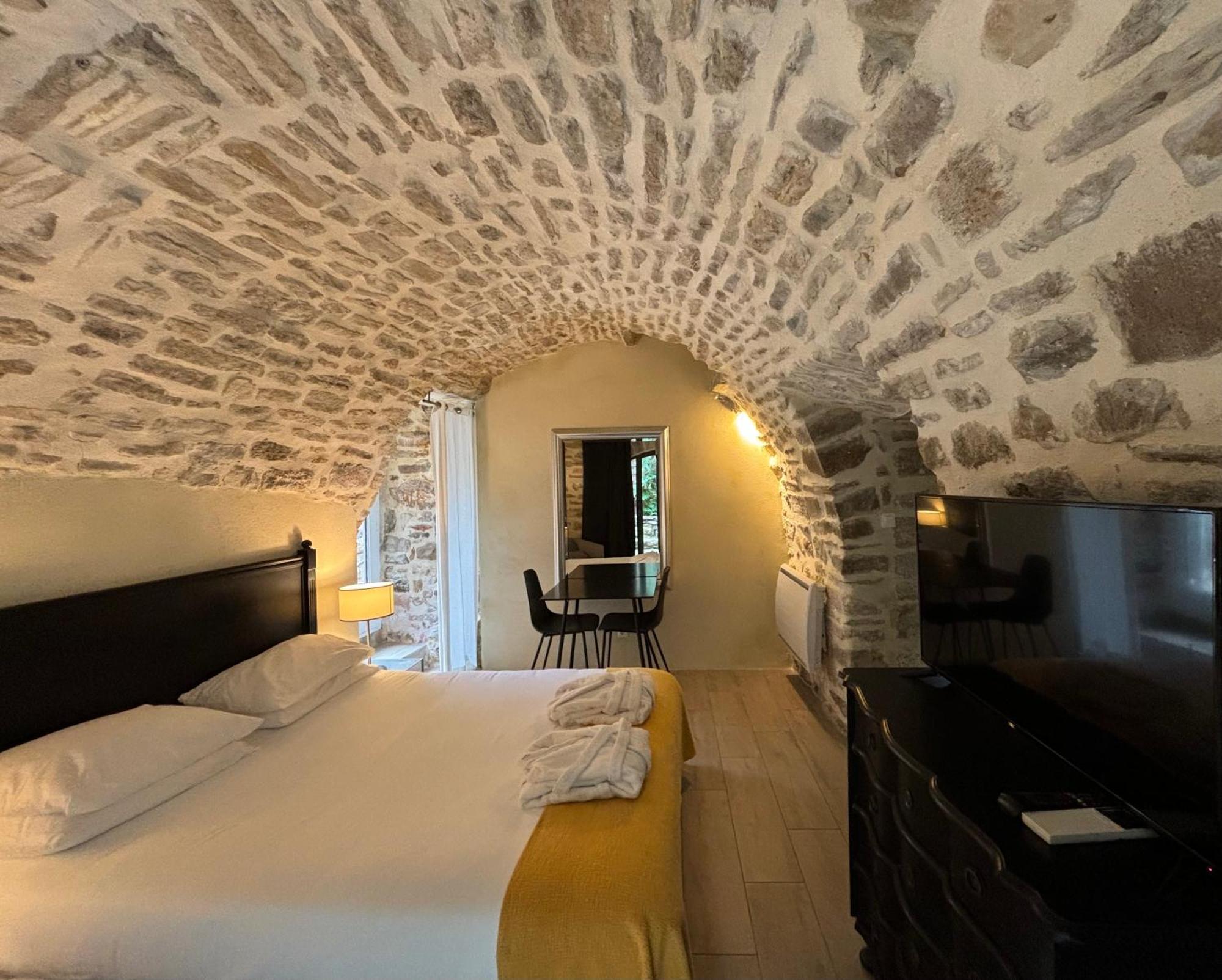 La Maison Des Vendangeurs - Table D'Hotes Le Soir Du Jeudi Au Dimanche- Jacuzzi - Balneo Spa - Acces Piscine Pour Toutes Les Chambres Sauf Studio Coquet- Piscine De Mai A Mi-Octobre Martignargues Exterior photo