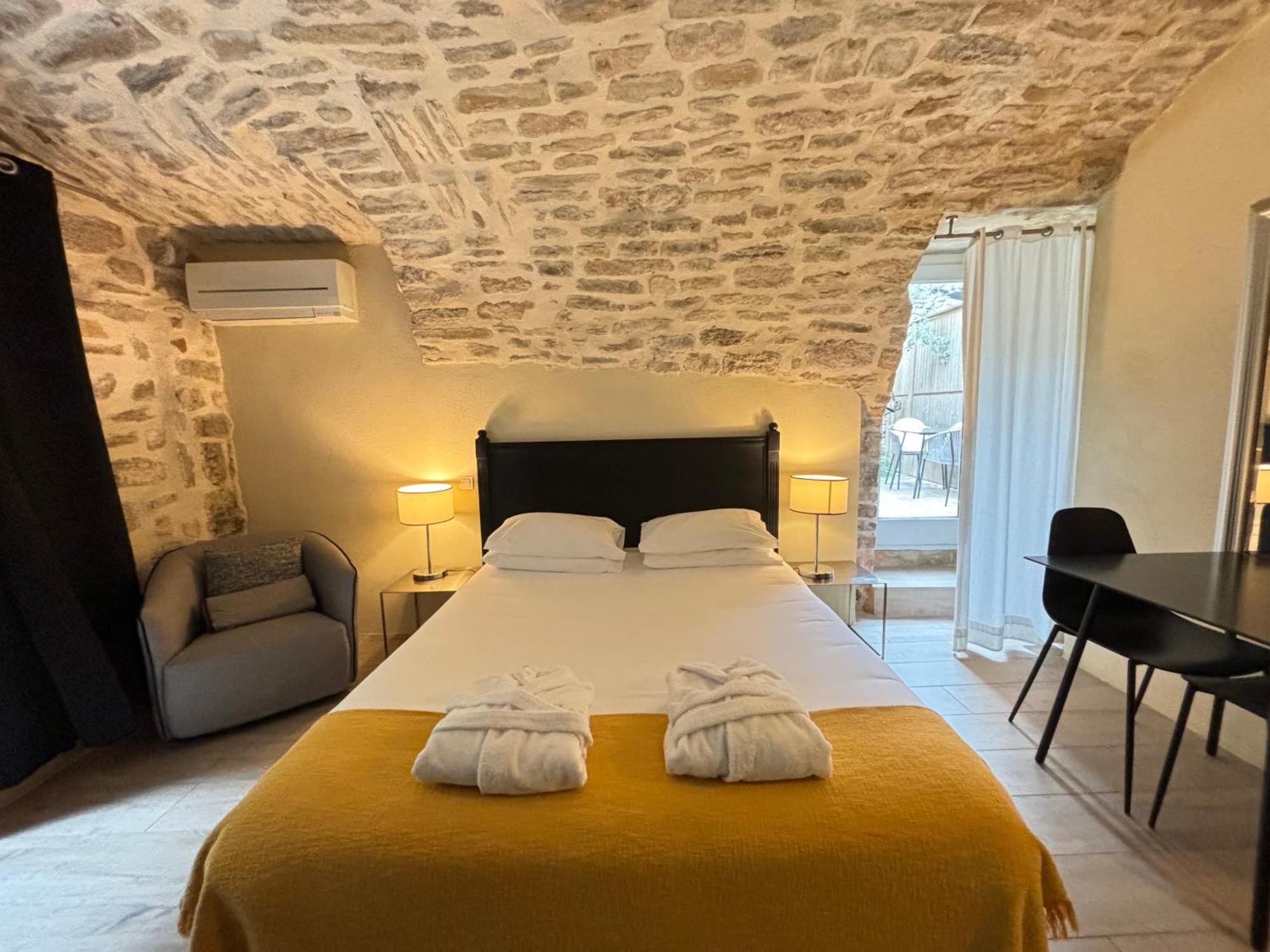 La Maison Des Vendangeurs - Table D'Hotes Le Soir Du Jeudi Au Dimanche- Jacuzzi - Balneo Spa - Acces Piscine Pour Toutes Les Chambres Sauf Studio Coquet- Piscine De Mai A Mi-Octobre Martignargues Exterior photo