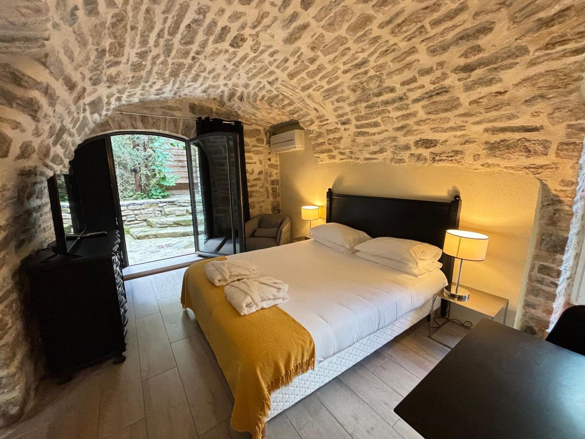La Maison Des Vendangeurs - Table D'Hotes Le Soir Du Jeudi Au Dimanche- Jacuzzi - Balneo Spa - Acces Piscine Pour Toutes Les Chambres Sauf Studio Coquet- Piscine De Mai A Mi-Octobre Martignargues Exterior photo